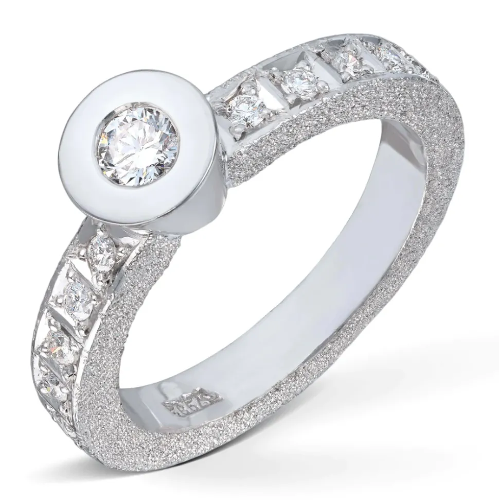 Van Bergen – Circle ring i hvitt gull med 1 x 0,20 ct og 10 x 0,02 ct diamanter TWSI