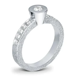 Van Bergen – Circle ring i hvitt gull med 1 x 0,20 ct og 10 x 0,02 ct diamanter TWSI
