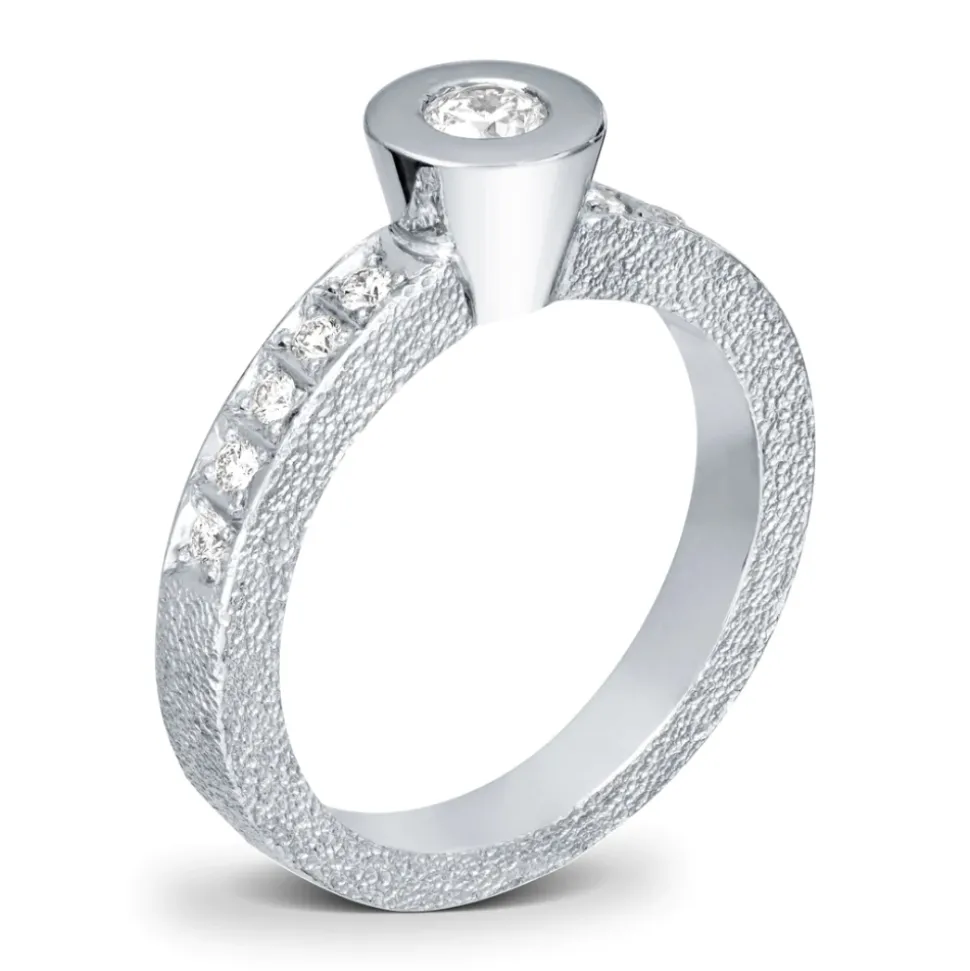 Van Bergen – Circle ring i hvitt gull med 1 x 0,20 ct og 10 x 0,02 ct diamanter TWSI
