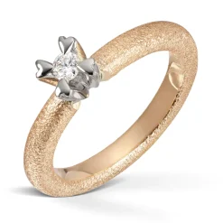 Van Bergen – Golden Love Heart ring i gult gull med hvitt gull fatning og 0,10 ct diamant TW/SI