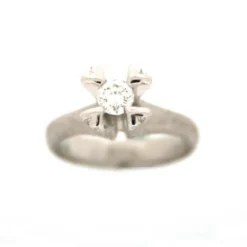 Van Bergen – Golden/Love Heart – Ring i hvitt gull med 0,30 ct diamant