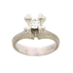 Van Bergen – Golden/Love Heart – Ring i hvitt gull med 0,15 ct diamant