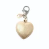 Van Bergen – Golden/Love Heart – Charm i gult gull med stål karabin