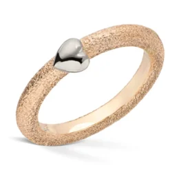 Van Bergen – Silver heart ring i gult gull med hvittgulls hjerte