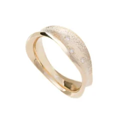 Van Bergen – Tide – Ring i gult gull med diamanter, 3 x 0,02 ct