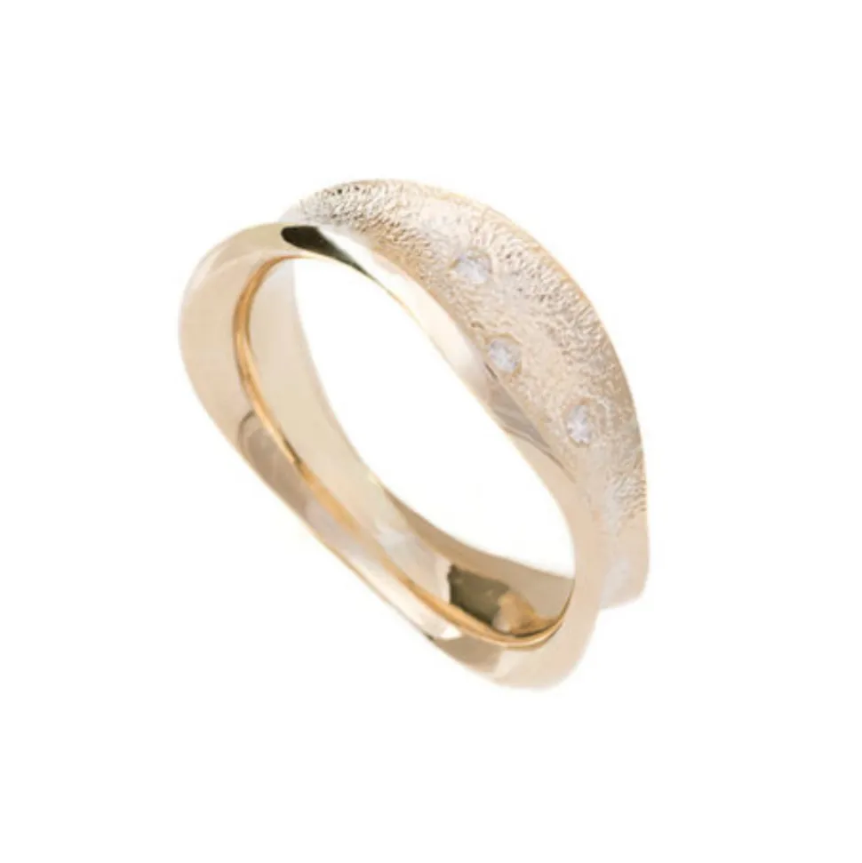 Van Bergen – Tide – Ring i gult gull med diamanter, 3 x 0,02 ct