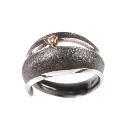 Van Bergen – Tide ring i oksidert sølv med diamant fattet i 14k gult gull