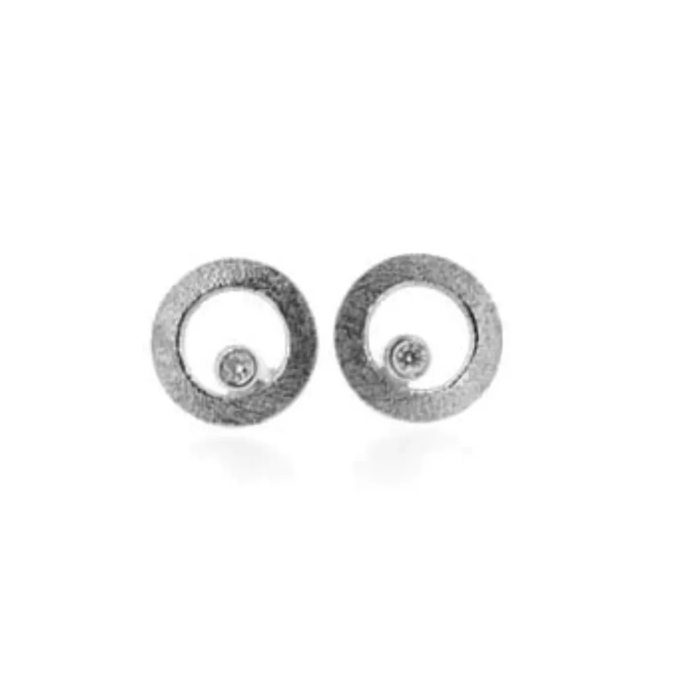 Van Bergen -Ørepynt-Circle i hvitt gull med 2 x 0,02 ct diamanter TWSI