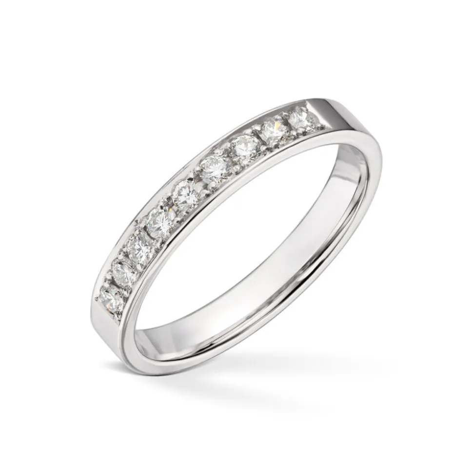 Wedding by Frisenberg – Giftering i hvitt gull med 9 x 0,03 ct diamanter – 3 mm bred
