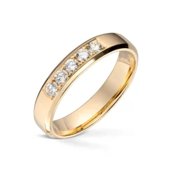 Wedding by Frisenberg – Giftering i gult gull med 0,25 ct TW/SI – 4 mm bred