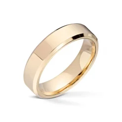 Wedding by Frisenberg – Giftering i gult gull – 5 mm bred