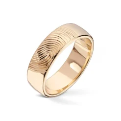 Wedding by Frisenberg – Giftering i gult gull -6 mm bred-håndgravert ditt eget fingeravtrykk som overflate