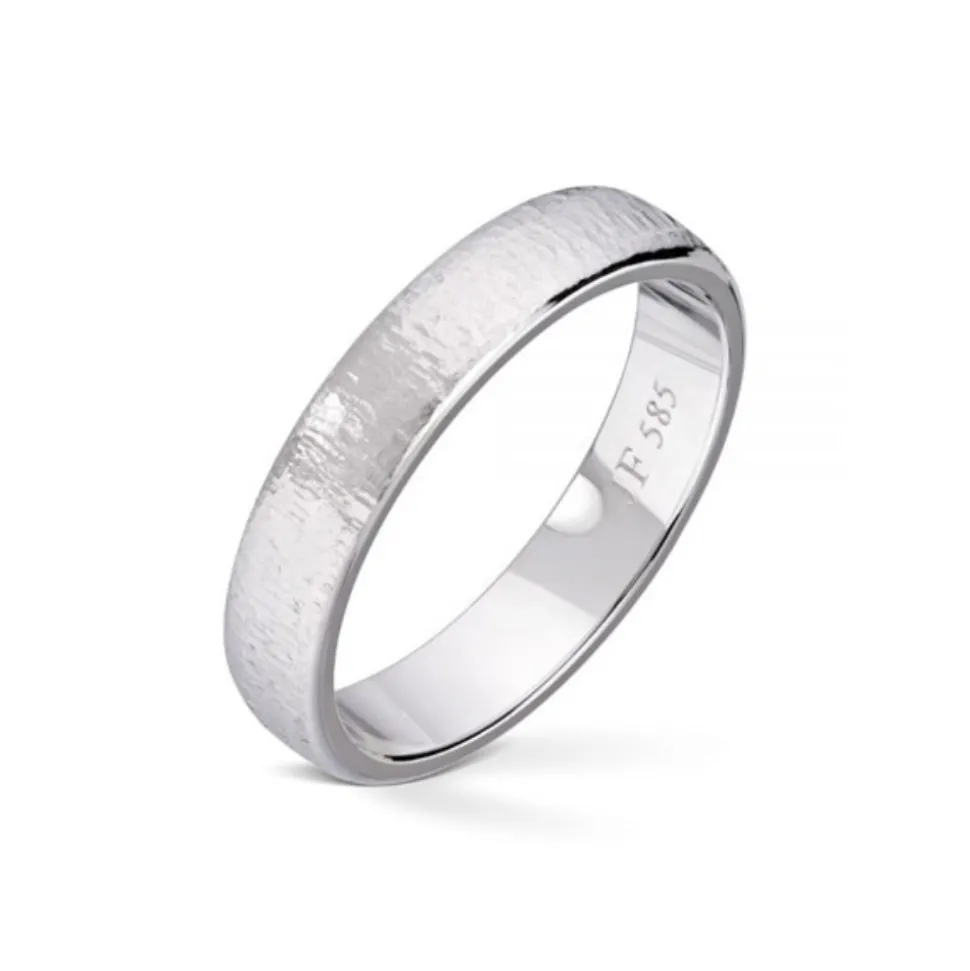 Wedding by Frisenberg – Giftering i hvitt gull – 4 mm bred- med håndlaget mattert overflate