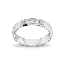 Wedding by Frisenberg – Giftering i hvitt gull med 5 x 0,05 ct diamant – 4 mm